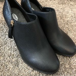 Dr. Scholl’s memory foam booties